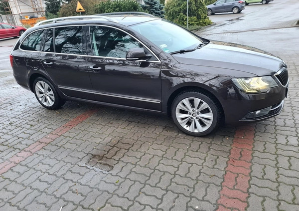 Skoda Superb cena 48500 przebieg: 229200, rok produkcji 2014 z Chodzież małe 92